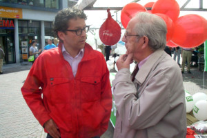 Politieke markt: Jeroen Dijsselbloem in Tiel